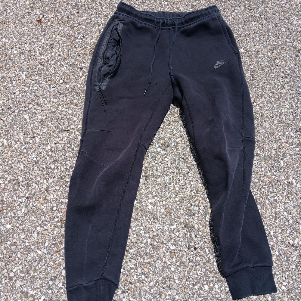Nike Pants Mens Medium Black Fleece Joggers Sweatpants Swoosh Pocket FB8002-010
